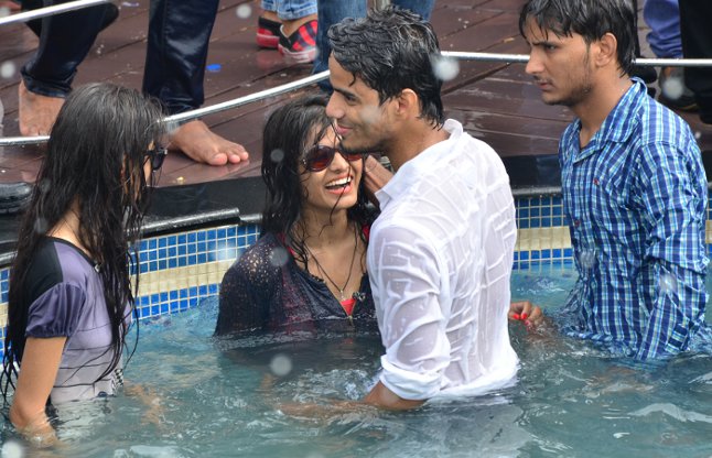 pool-party-in-jaipur-55a5f241baaaf_l